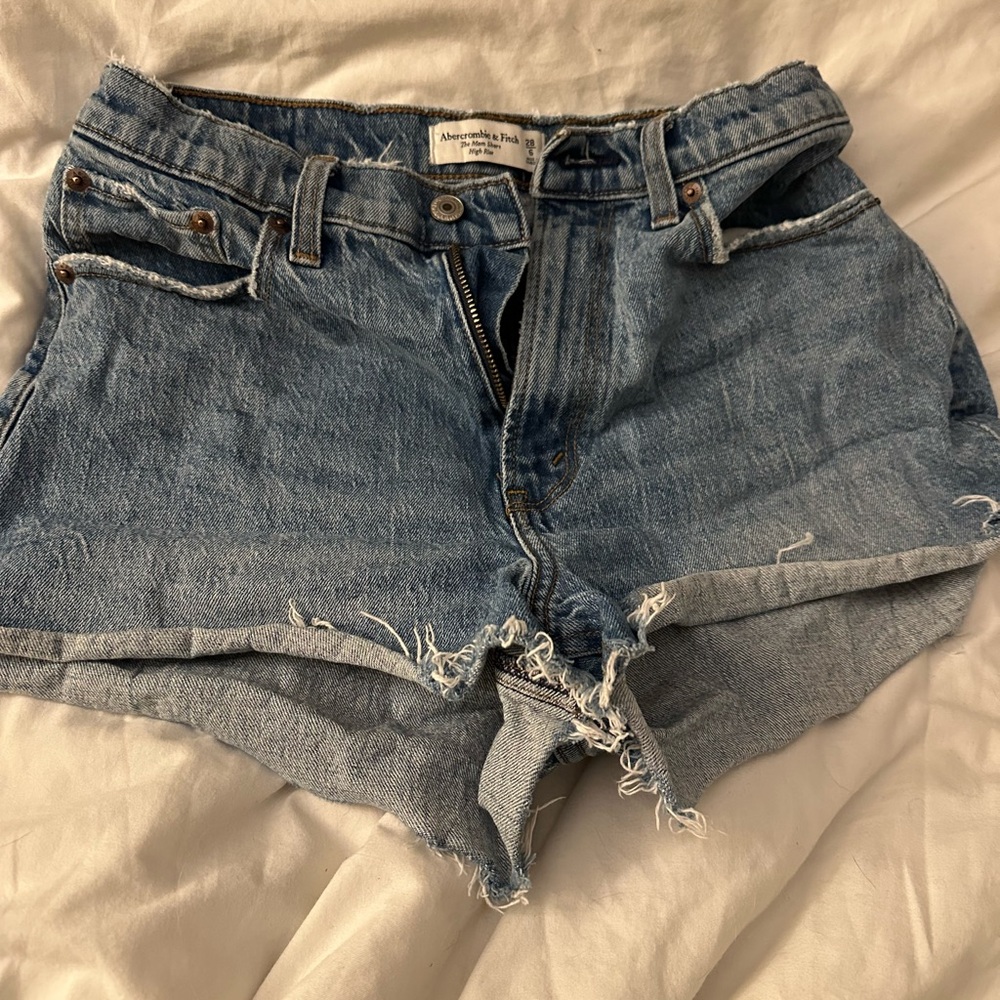 Abercrombie & Fitch The Mom Shorts High Rise. Size 28/6.